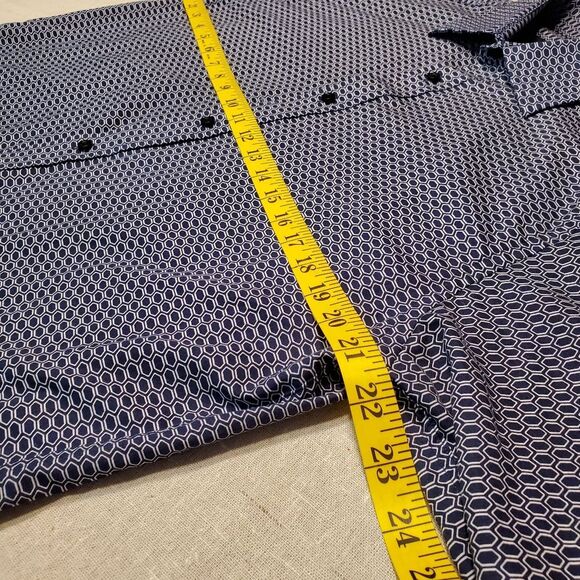 Sean John Men's Tailored Fit Dress Shirt in Size 15 1/2-32/33 Regular Fit - Picture 4 of 11